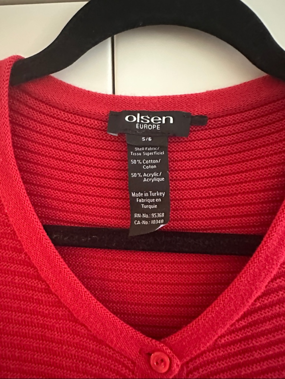 Vibrant Red Ribbed Button-Front Cardigan - Picture 2 of 6